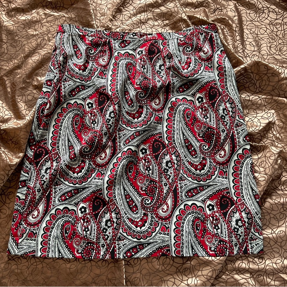 Vintage Kathie Lee Paisley Patterned Red White and Black Skirt